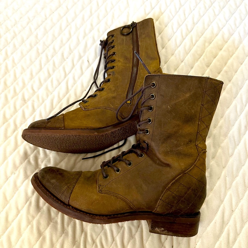Brown leather Justin roper style lace up boots in aged brown leather.